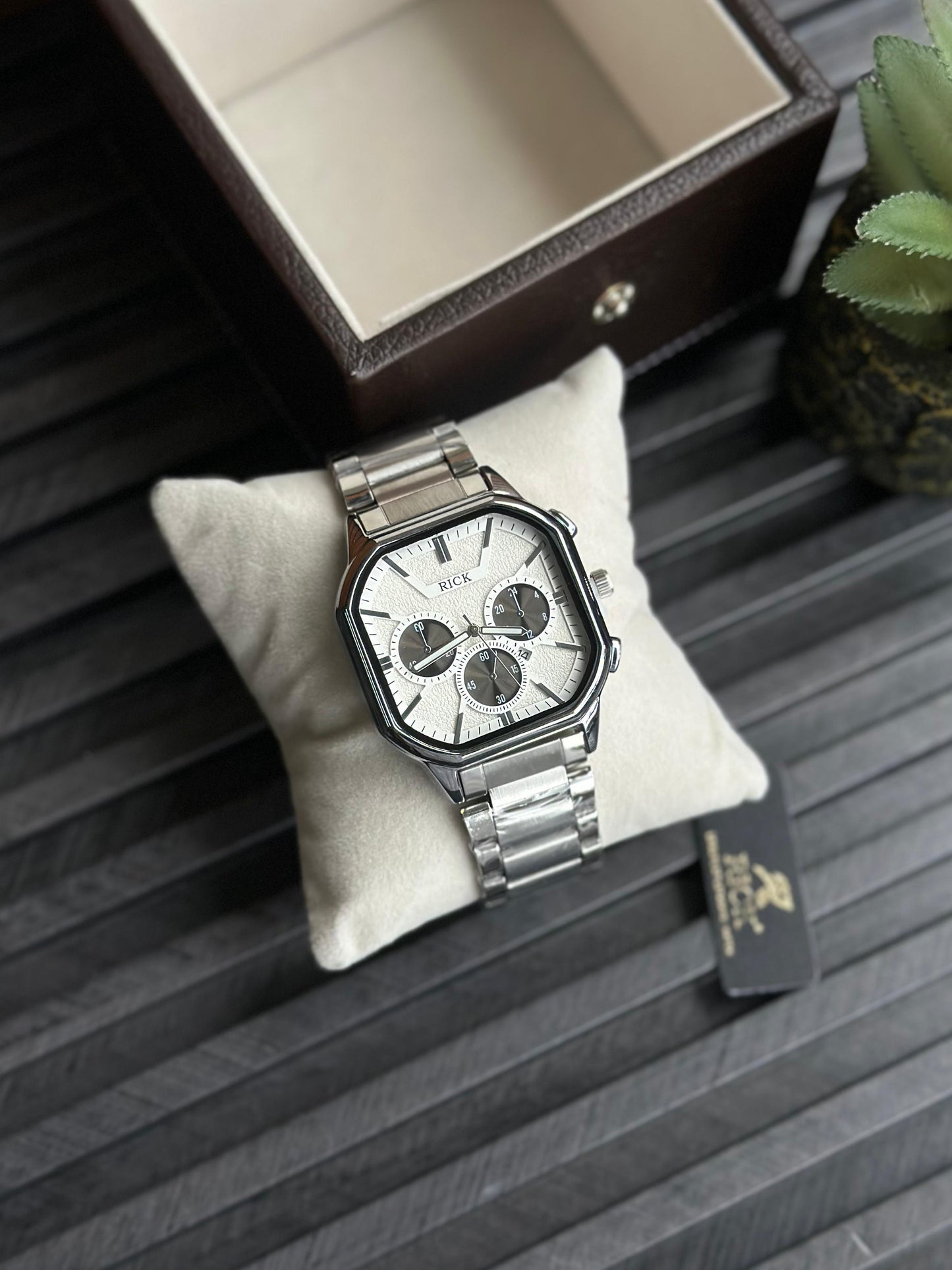 TRENDING MODEL WATCH