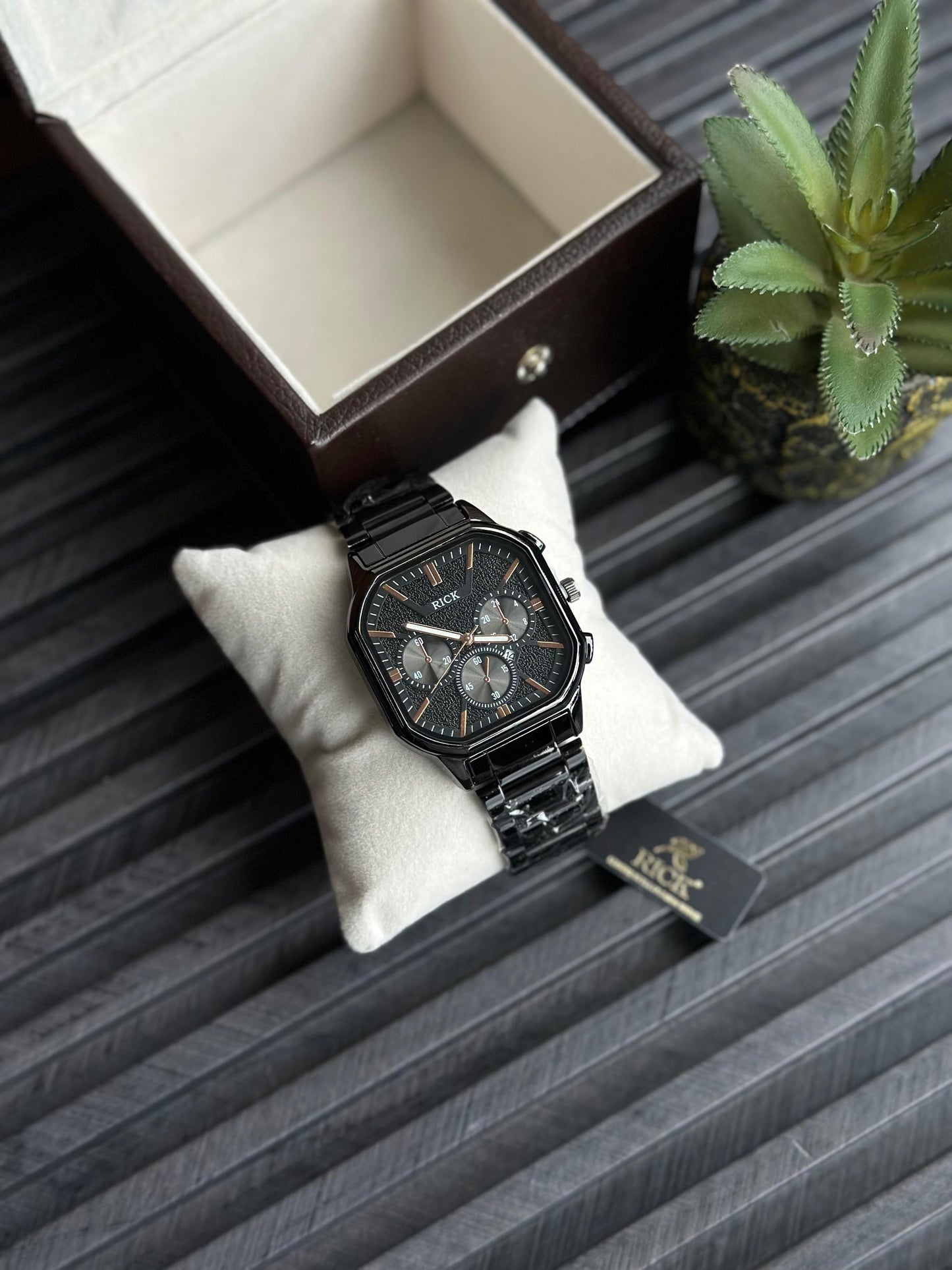 TRENDING MODEL WATCH