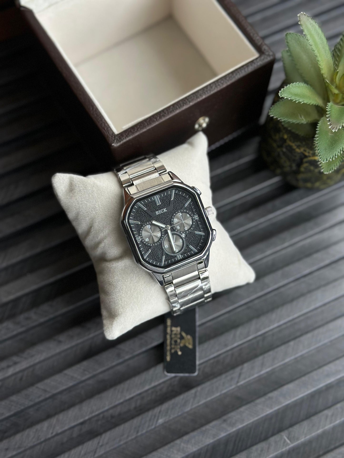 TRENDING MODEL WATCH